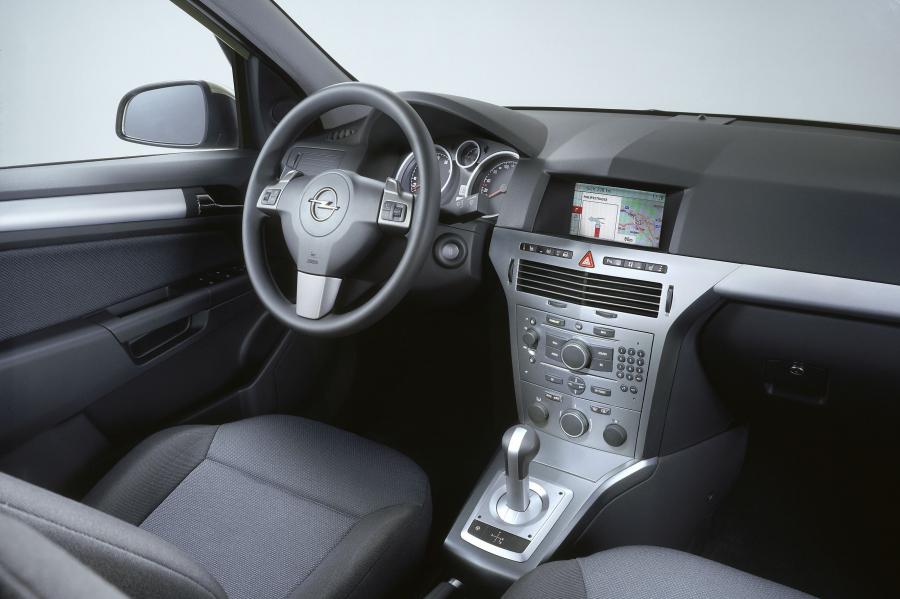  Opel Astra Caravan 2005 года  (фото 2 из 58)